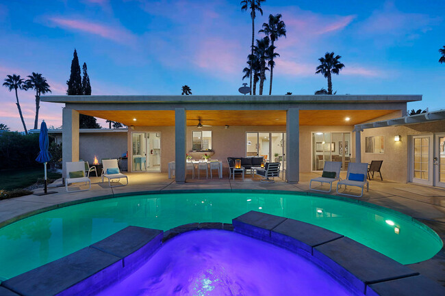 2055 E Desert Palms Dr-Unit -ID1022812P in Palm Springs, CA - Foto de edificio - Building Photo