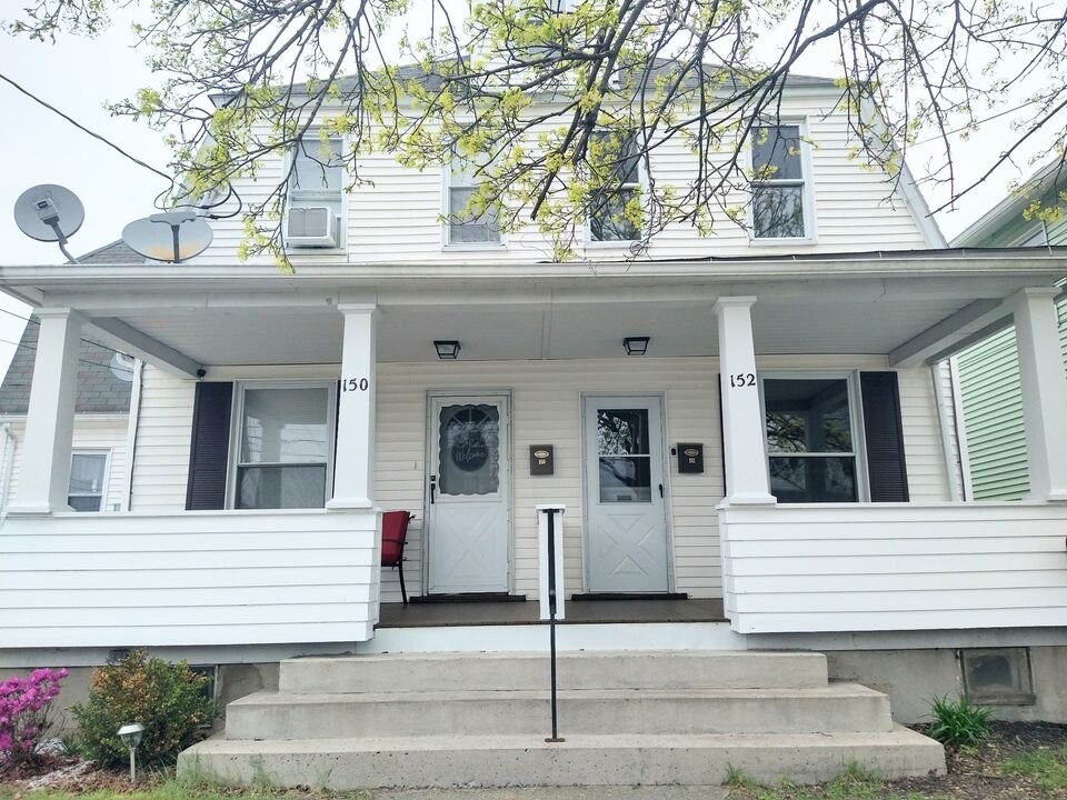 152 E 3rd St in Wyoming, PA - Foto de edificio