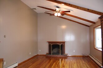 153 Brookside Rd in Newington, CT - Building Photo - Building Photo