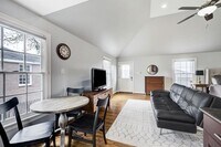 1621 Columbia St photo'