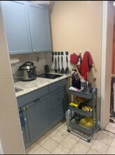 570 W 46th Pl in Hialeah, FL - Building Photo - Building Photo