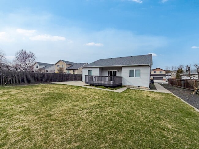 1102 Golden Hills Dr in Cheney, WA - Building Photo - Building Photo