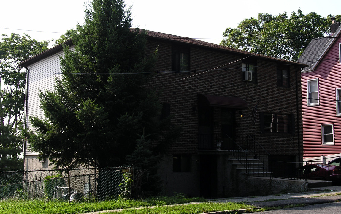 182 Kimball Ave in Yonkers, NY - Building Photo