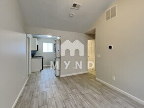 379 Elm St NW in Atlanta, GA - Foto de edificio - Building Photo