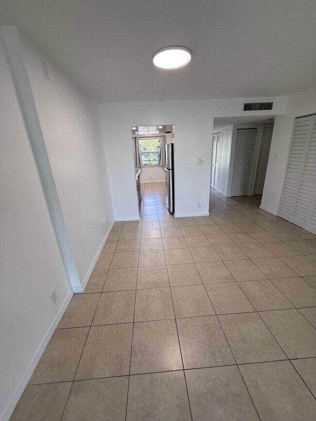3341 NW 47th Terrace in Lauderdale Lakes, FL - Building Photo - Building Photo