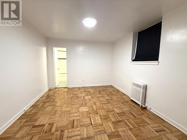 2770 Yonge St in Toronto, ON - Building Photo - Building Photo