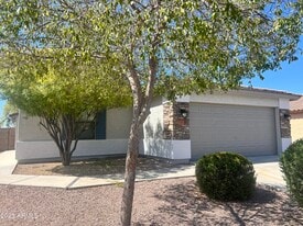 24911 W Dove Run Dr in Buckeye, AZ - Building Photo