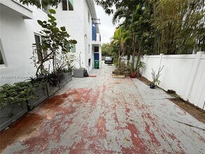 1429 SW 23rd Terrace in Miami, FL - Building Photo - Building Photo