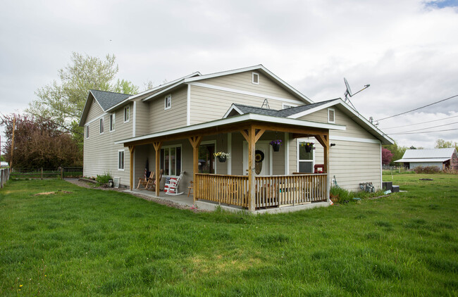 Duplex in Hamilton, MT - Building Photo - Building Photo