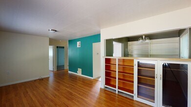 17617 SE May Valley Rd in Renton, WA - Building Photo - Building Photo