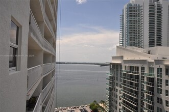 1200 Brickell Bay Dr in Miami, FL - Building Photo - Building Photo