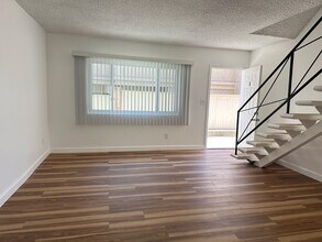 1909 Bataan Rd, Unit Unit B in Redondo Beach, CA - Building Photo - Building Photo