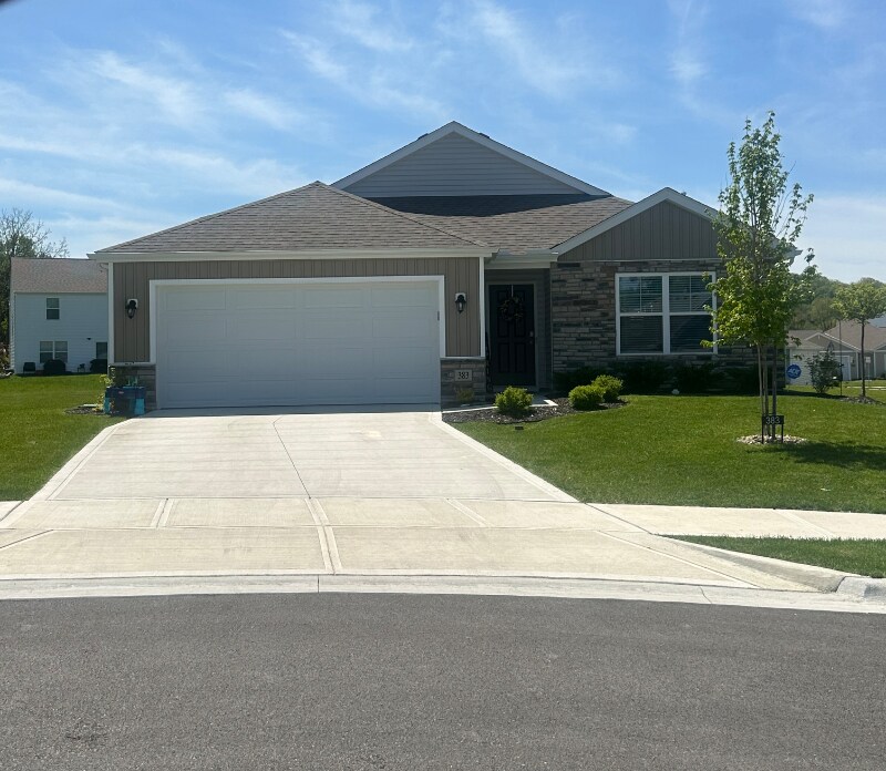 383 Trinity Wy E in Newark, OH - Foto de edificio