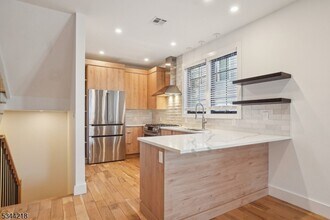 51 New St in Montclair, NJ - Building Photo - Building Photo