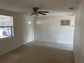 2030 Hess Dr in Holiday, FL - Building Photo - Building Photo