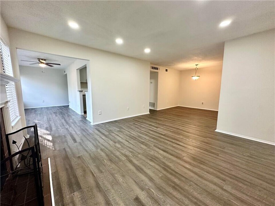 2301 Huntingdon Chase in Atlanta, GA - Building Photo