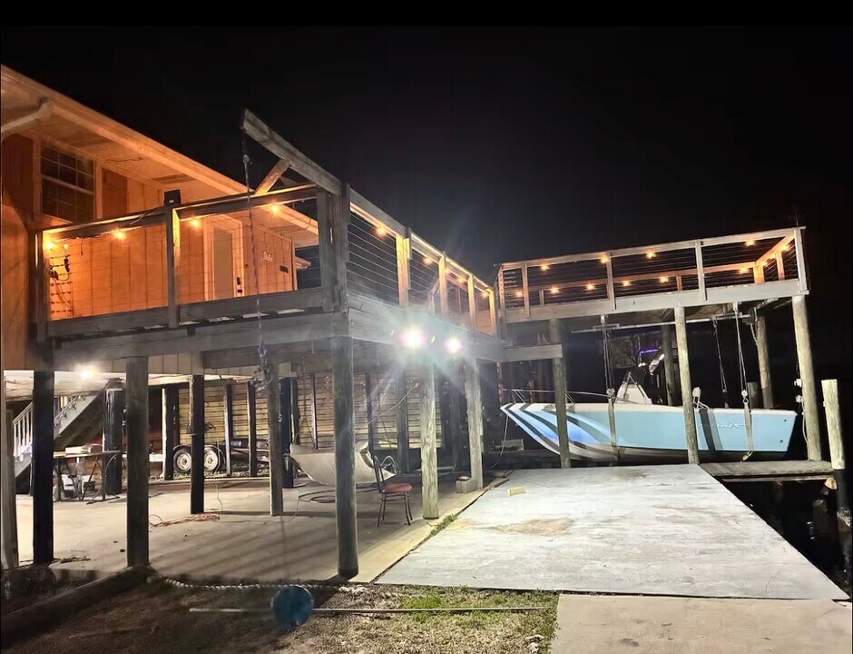 213 Terry Dr in Slidell, LA - Building Photo