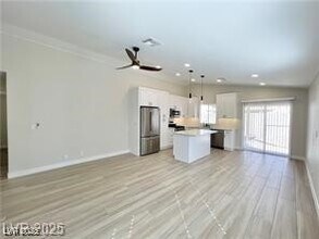 8456 W Gilmore Ave in Las Vegas, NV - Building Photo - Building Photo