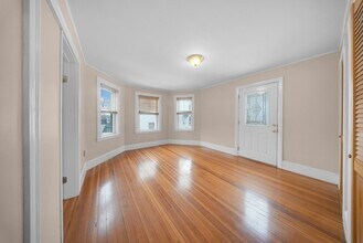 10 Bigelow St in Quincy, MA - Building Photo - Building Photo