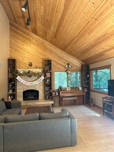 35060 Woodside Ct in Gualala, CA - Building Photo - Building Photo