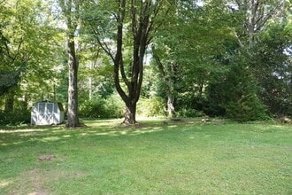 87 Henry St in Windsor, CT - Building Photo - Building Photo