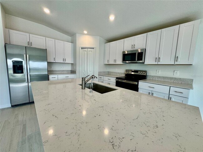 8828 Bay Leaf Dr in Parrish, FL - Building Photo - Building Photo
