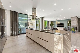 853 N Kilkea Dr in Los Angeles, CA - Building Photo - Building Photo