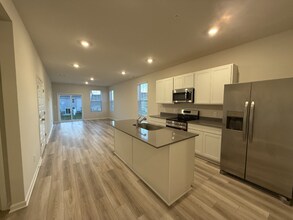 425 Alcott Wy in Spring Hill, TN - Foto de edificio - Building Photo