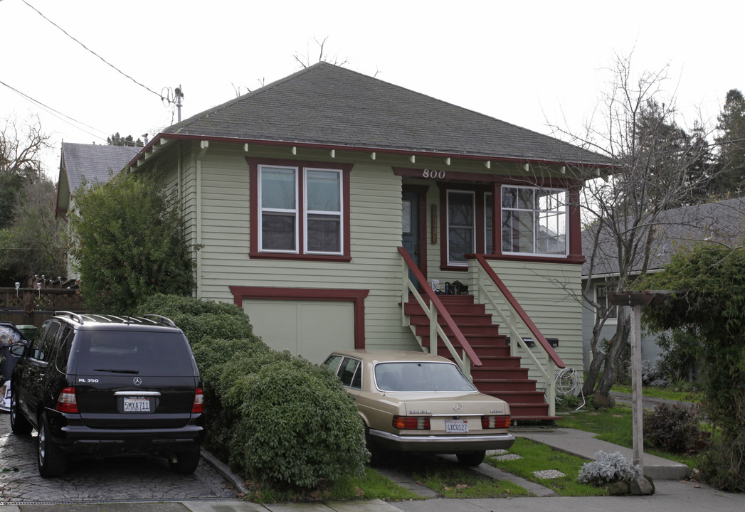 802 6th St in Petaluma, CA - Building Photo