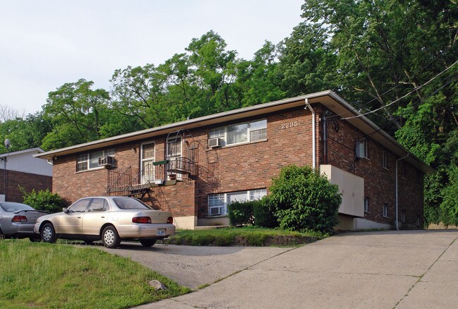 2235 Hanser Dr in Covington, KY - Foto de edificio - Building Photo