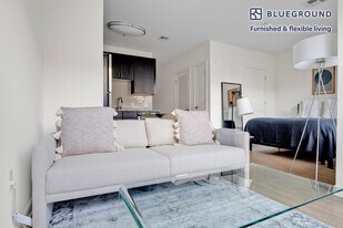 333 Great River Rd in Somerville, MA - Building Photo