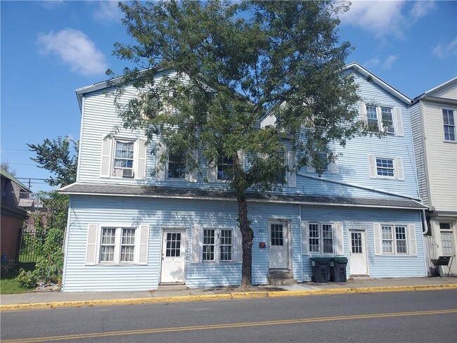 3033-3035-3035 Main St in Kinderhook, NY - Building Photo - Building Photo