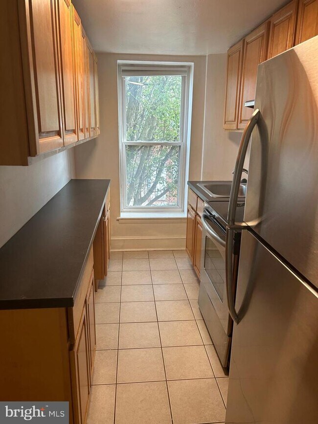 822 S 9th St-Unit -UNIT 2 in Philadelphia, PA - Building Photo - Building Photo