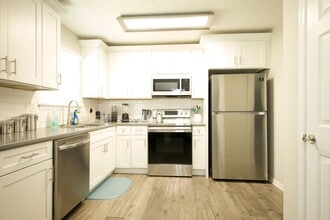 6116 Citico River Ln in Union City, GA - Foto de edificio - Building Photo