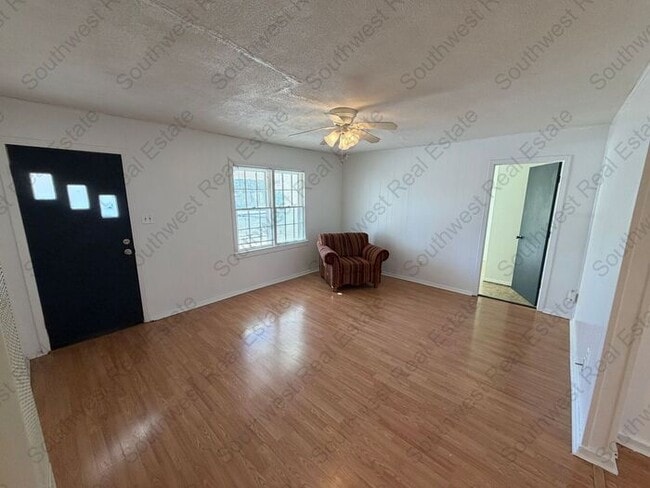 1010 W 14th St in Portales, NM - Building Photo - Building Photo