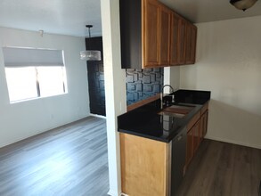 14746 Delano St in Los Angeles, CA - Building Photo - Building Photo