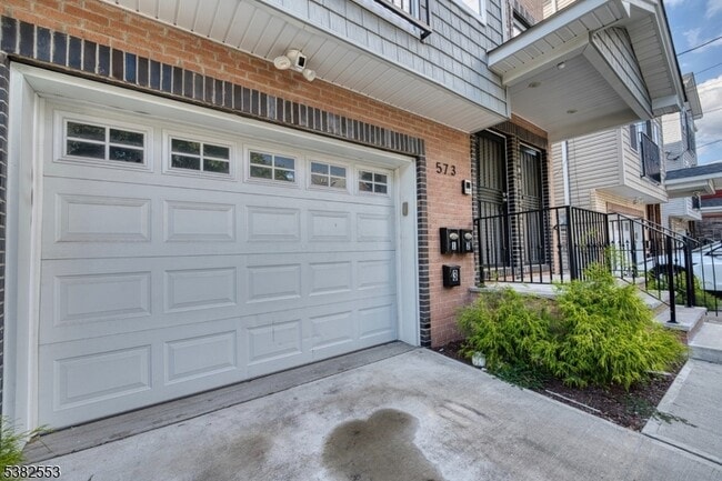 573 S 18th St in Newark, NJ - Building Photo - Building Photo