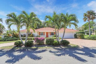 8574 SE Seagrape Way in Hobe Sound, FL - Building Photo