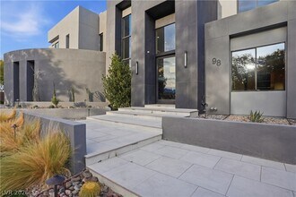98 Sun Glow Ln in Las Vegas, NV - Building Photo - Building Photo