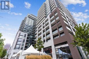 460 Adelaide St E in Toronto, ON - Building Photo