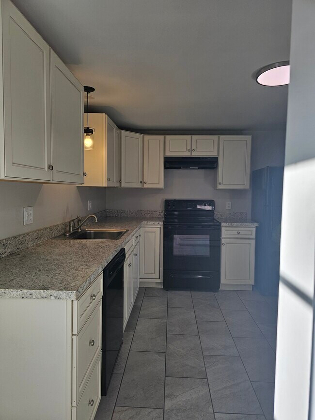 35 Patty Ln, Unit B in Northborough, MA - Building Photo - Building Photo