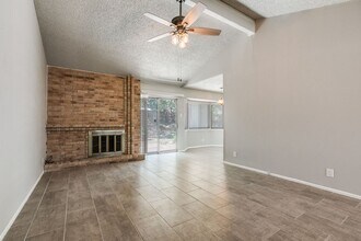 8707 Thatch Dr in San Antonio, TX - Foto de edificio - Building Photo