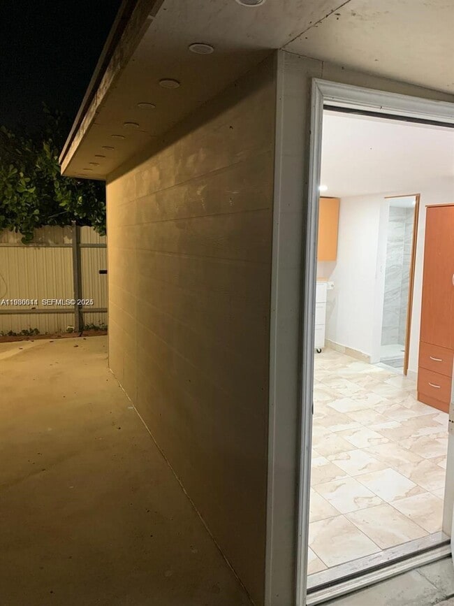 20811 NW Miami Pl in Miami, FL - Building Photo - Building Photo