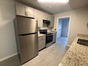 2101 W Roselawn St in Rogers, AR - Foto de edificio - Building Photo