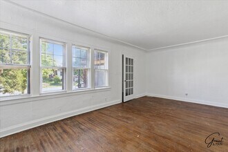 Grant & Main - 10343 Crocuslawn St in Detroit, MI - Foto de edificio - Building Photo