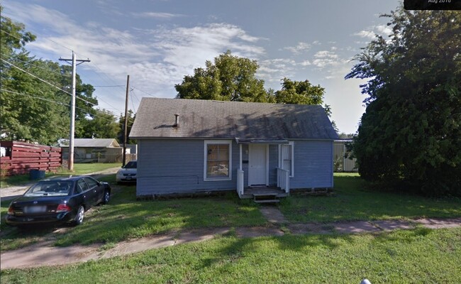 310 E Ponca Ave