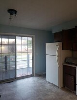 4073 Cottage Grove Rd in Uniontown, OH - Building Photo