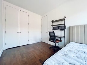 Furnished room/NOT APARTMENT in Brooklyn, NY - Foto de edificio - Building Photo