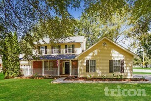 3453 Sunset Rd in Charlotte, NC - Building Photo