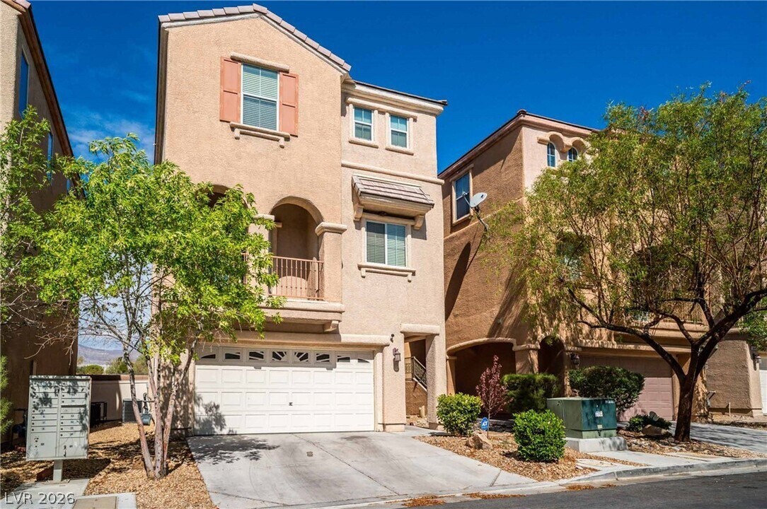 6635 Weeping Pine St in Las Vegas, NV - Building Photo